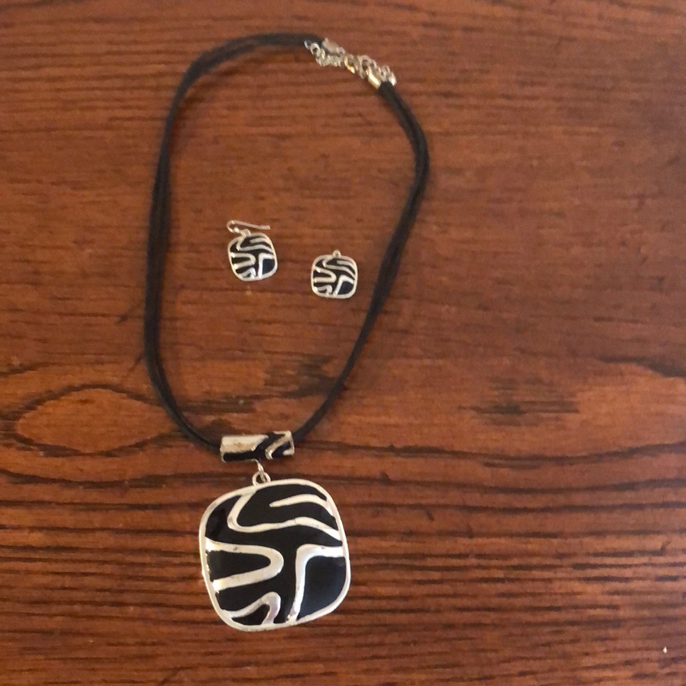 Necklace and earring set